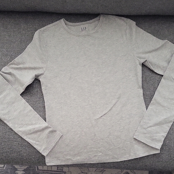 NWOT GAP Closeknit Women's Heather Gray Long Sleeve Tee - Picture 2 of 5